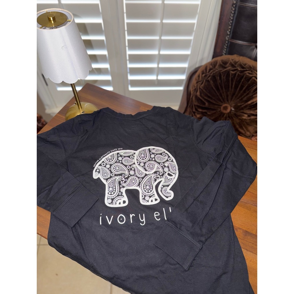 Ivory Ella Black Paisley Elephant Logo Long Sleeve Pocket T-Shirt XS